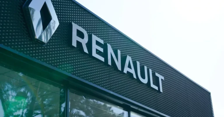 Renault produira la 4L et le Scénic électriques dans les Hauts-de-France