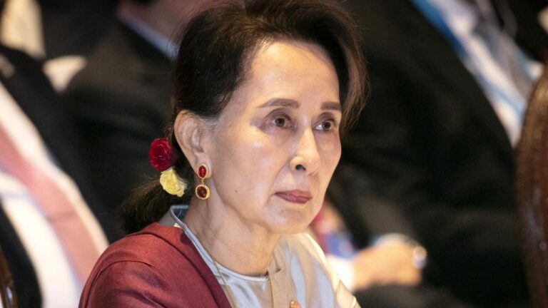 Un tribunal du Myanmar prolonge la peine de prison d’Aung San Suu Kyi à 26 ans