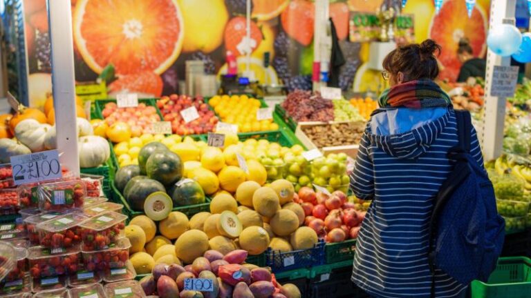 L’inflation au Royaume-Uni de retour à son plus haut niveau depuis 40 ans alors que les prix alimentaires s’envolent