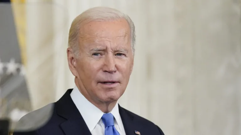 Biden s’entretient avec Zelensky et dévoile un paquet d’armes de 625 millions de dollars à l’Ukraine