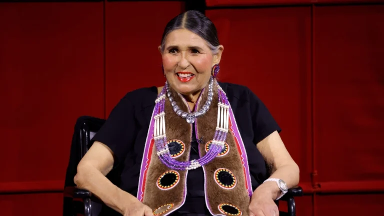 Etats-Unis : Sacheen Littlefeather, l’actrice amérindienne qui avait refusé un Oscar au nom de Marlon Brando, est morte