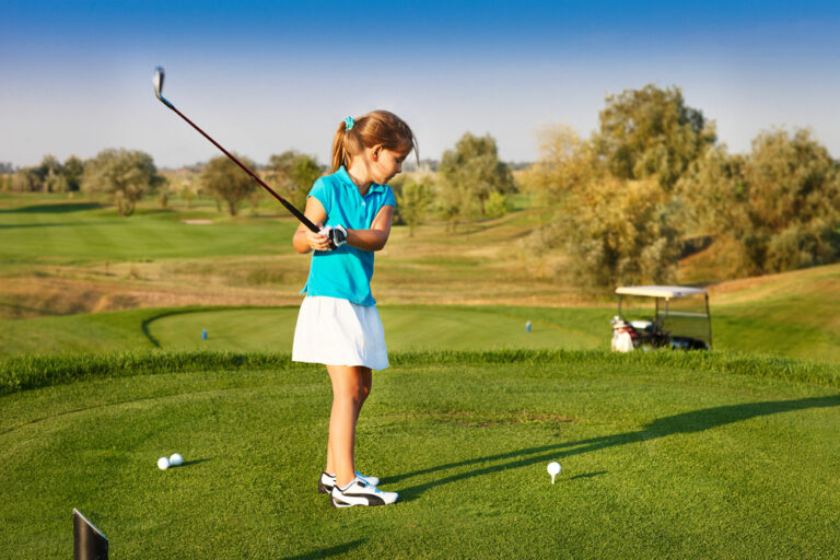 POURQUOI LE GOLF EST UN GRAND SPORT POUR LES ENFANTS