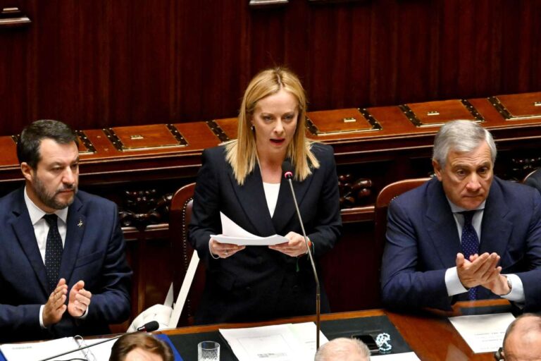 Italie: la Première ministre Giorgia Meloni veut arrêter les départs « illégaux »