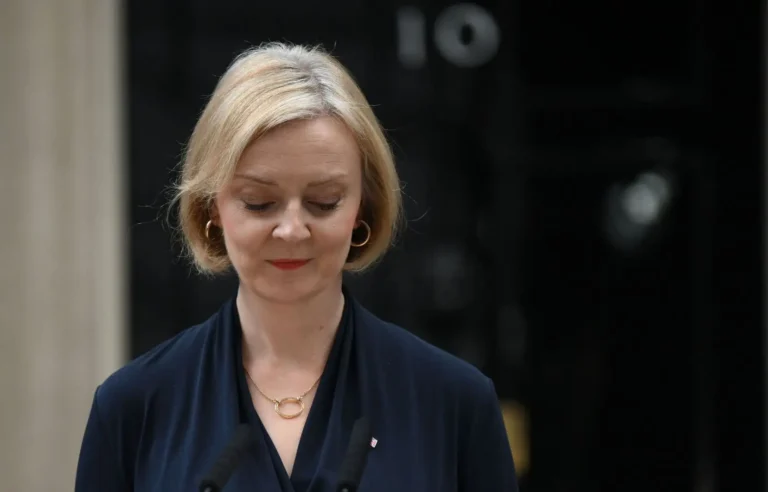 Les politiciens britanniques demandent une enquête sur la plainte de piratage téléphonique de Liz Truss