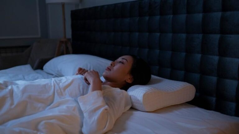 Dormir 5 heures ou moins pourrait vous exposer à plusieurs maladies chroniques, selon une étude