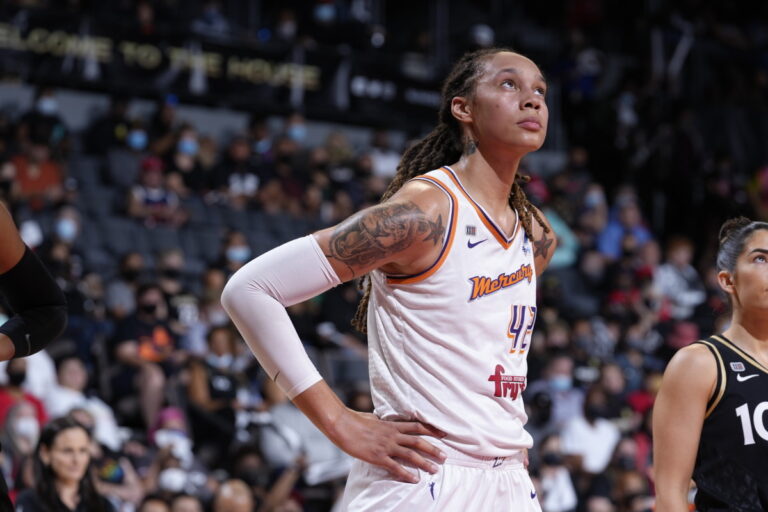 Brittney Griner commence le transfert vers la colonie pénitentiaire russe, selon les avocats