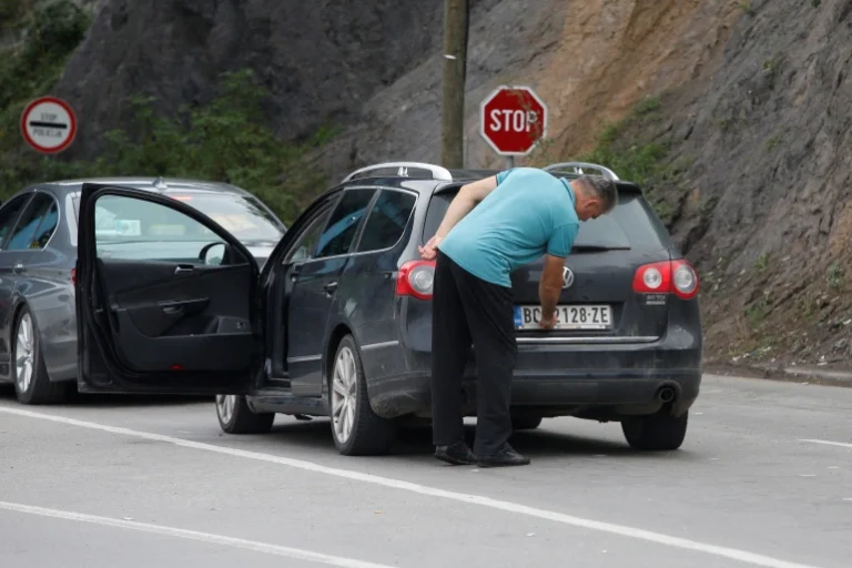 L’UE sonne l’alarme face à l’escalade du conflit entre la Serbie et le Kosovo concernant les plaques d’immatriculation