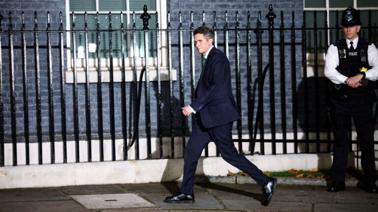 Le ministre britannique Gavin Williamson démissionne de son poste à la suite d’allégations d’intimidation