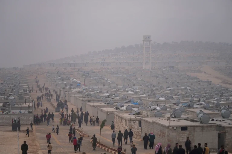 Syrie : au moins 9 morts après une attaque contre des camps de déplacés