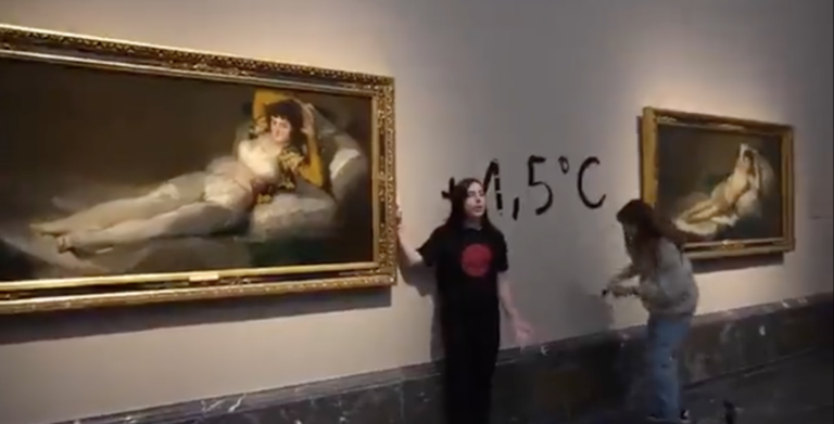 Des militants du climat collent leurs mains sur des peintures de Goya au musée du Prado en Espagne