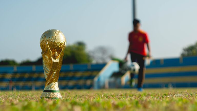 Le football lui a sauvé la vie – maintenant, cette ancienne star du Ghana est à la recherche de la prochaine génération de talents défavorisés