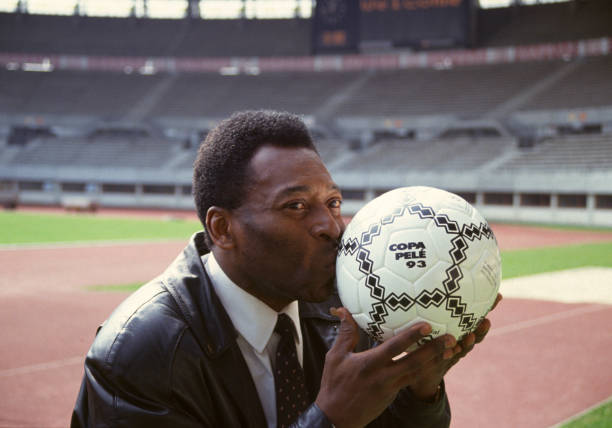 Compétences, charisme, mysticisme : la vie de la légende du football Pelé