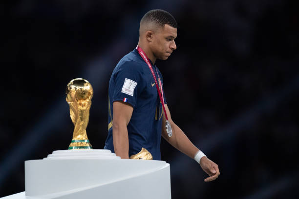 Les supporters français saluent la performance éblouissante de Mbappe en finale de la Coupe du monde