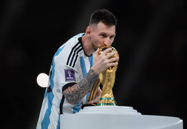 Larmes de soulagement et de joie alors que Messi lève la Coupe du monde pour l’Argentine