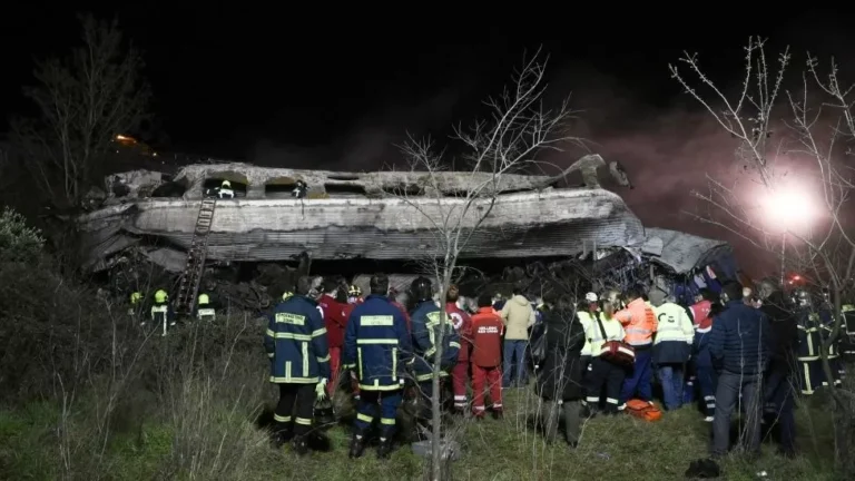 Accident de train en Grèce : les survivants décrivent des « secondes cauchemardesques »