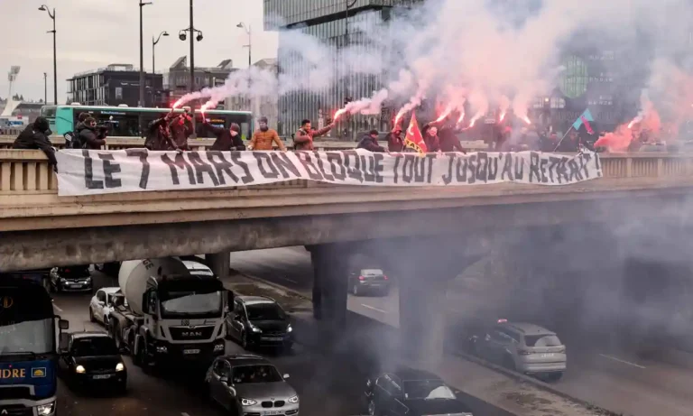 La France se prépare à d’énormes perturbations alors que les travailleurs des transports entament des grèves continues