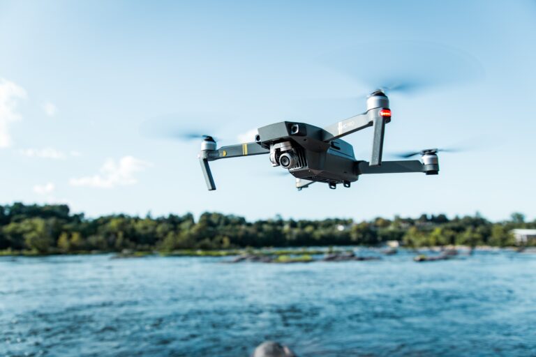 2 Américains arrêtés pour avoir prétendument envoyé de la technologie aéronautique en Russie