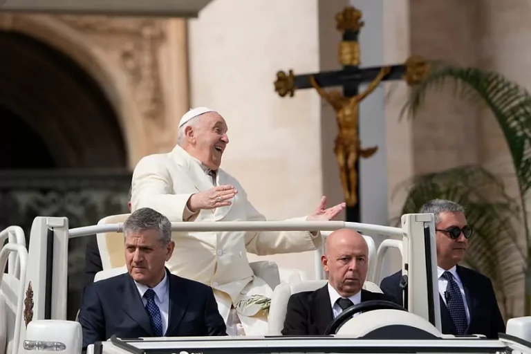 Valeur nette du pape François en 2023 : quel est le salaire du pape ?