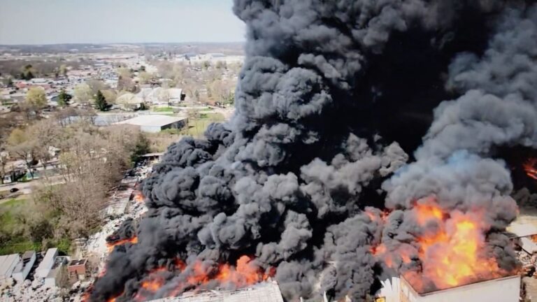 La fumée « toxique » de Industrial Inferno stimule l’ordre d’évacuation dans l’Indiana