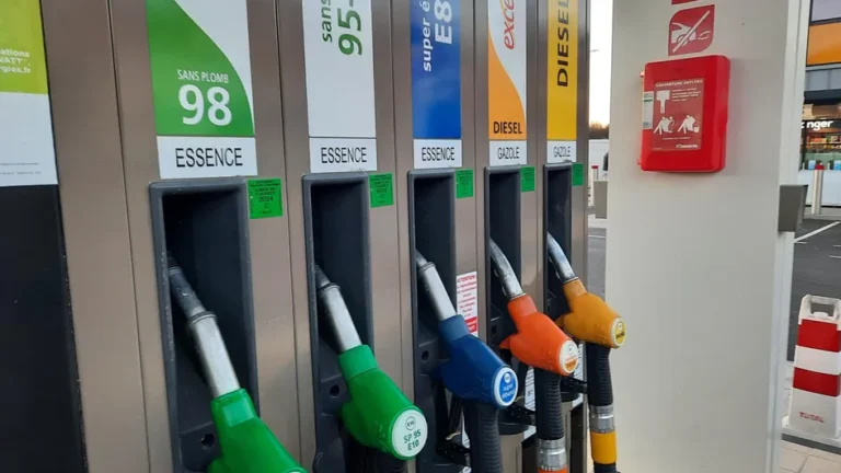 Carburants : la CLCV accuse les distributeurs de « rattraper les pertes » de l’an dernier en pratiquant des « marges explosives »